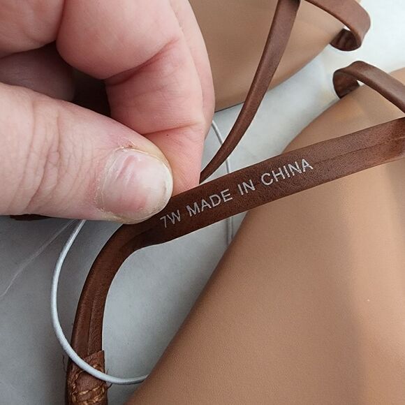 7W Extra Wide Width Brown Cross Toe Ring Sandal Cushion Torrid Flip Flop Cognac - Picture 5 of 10